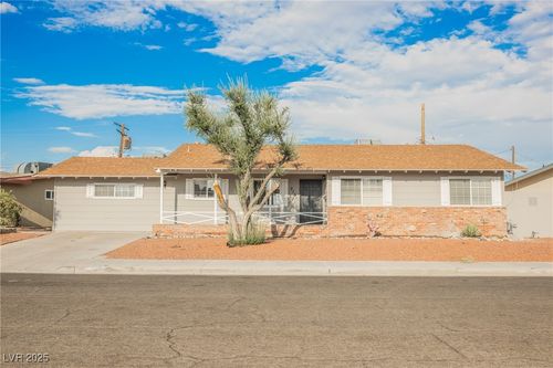 2101 Las Flores St, Las Vegas, NV, 89102-3813 | Card Image