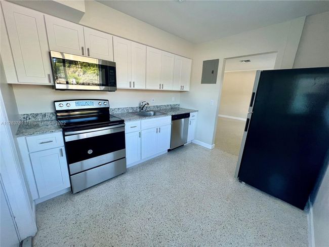2207 - 2209 Ne 15th Ave, Home with 1 bedrooms, 1 bathrooms and null parking in Wilton Manors FL | Image 7