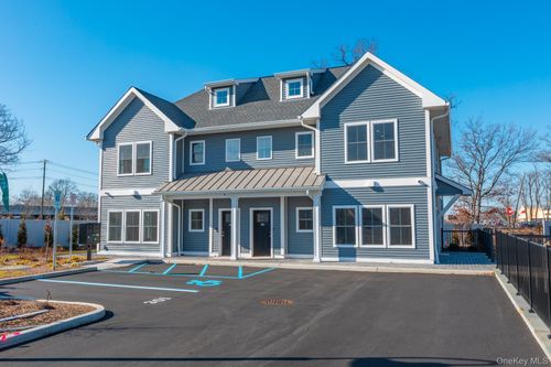 843 Lake Blvd, Lindenhurst, NY, 11757-2820 | Card Image