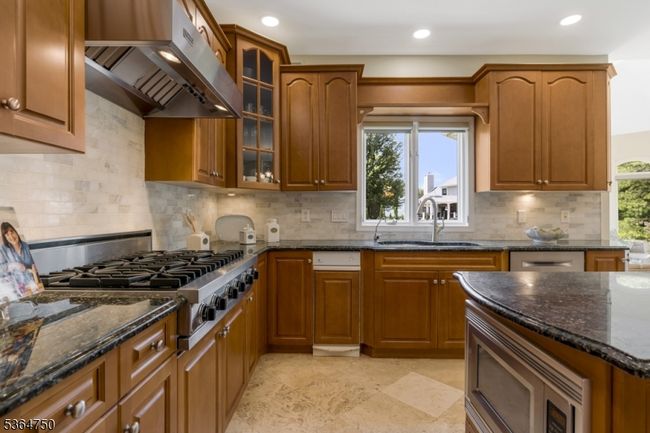 33 Briarwood Dr E, House other with 4 bedrooms, 3 bathrooms and null parking in Warren NJ | Image 11