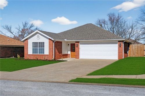 813 Marcus St, Bentonville, AR, 72712-7139 | Card Image