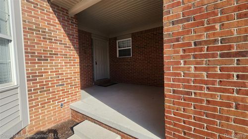 6146 Lone Oak Cir, Grand Blanc, MI, 48439-9460 | Card Image