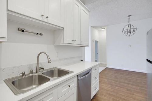 2a-8310 Regents Rd, San Diego, CA, 92117 | Card Image