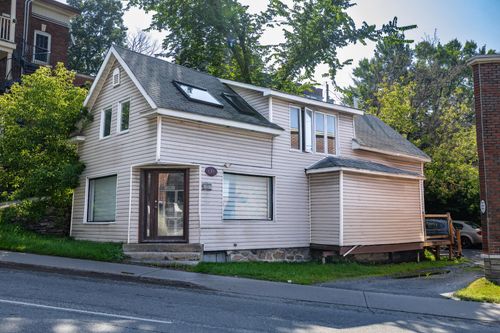 136 Rue King E, Sherbrooke, QC, J1G1A4 | Card Image