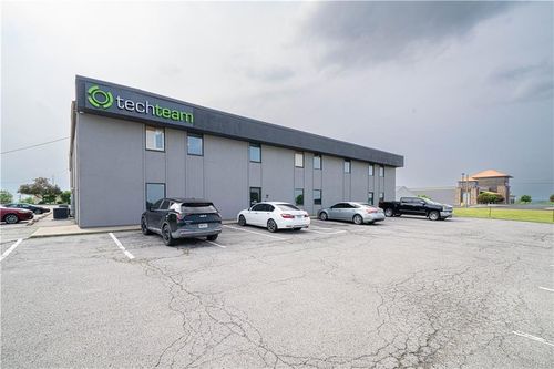 4402 S 40th St, Saint Joseph, MO, 64503-2157 | Card Image