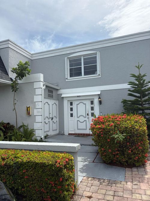 917 Ne 24th Ave, Hallandale Beach, FL, 33009-2865 | Card Image