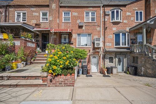 75-31 Furmanville Ave, Middle Village, NY, 11379 | Card Image