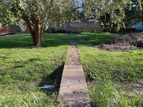 913 Chesnut Street, La Marque, TX, 77568 | Card Image