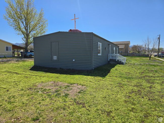 View of outbuilding with fence | Image 18