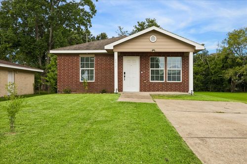 2617 29th Ave N, Texas City, TX, 77590-3932 | Card Image