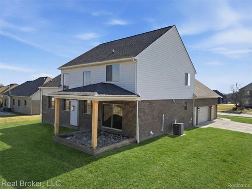 35689 Windridge Dr, New Baltimore, MI, 48047-5852 | Card Image