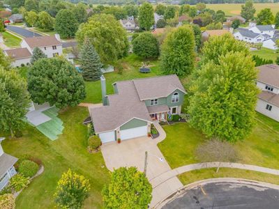 809 Arendal Court, House other with 4 bedrooms, 2 bathrooms and null parking in Stoughton WI | Image 2