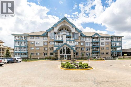 420-1535 Southview Dr Se, Medicine Hat, AB, T1B4H8 | Card Image