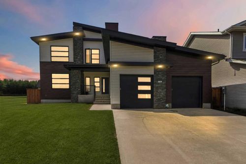 201 Athabasca Avenue, House with 9 bedrooms, 5 bathrooms and 5 parking in Fort Mcmurray AB | Card Image