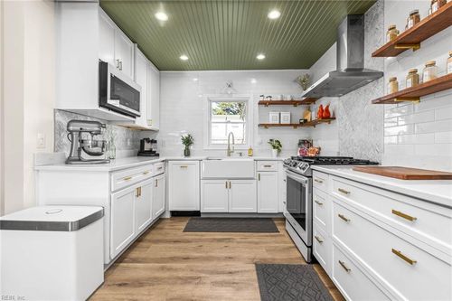 3028 Coach House Ln, Virginia Beach, VA, 23452-6524 | Card Image