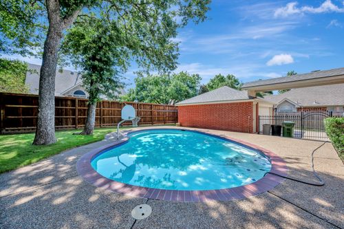 8444 Parkdale Dr, North Richland Hills, TX, 76182-8440 | Card Image
