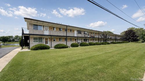 34-26945 Milford Rd, South Lyon, MI, 48178-8990 | Card Image