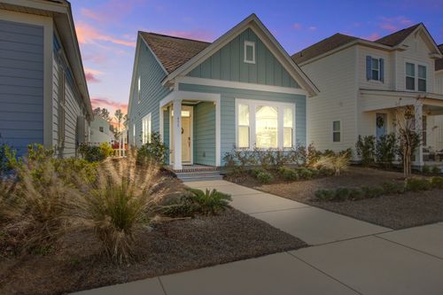 655 Blueway Ave, Summerville, SC, 29486-5410 | Card Image