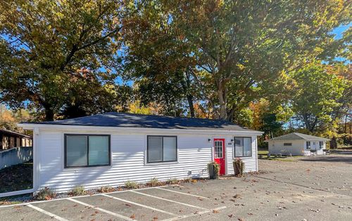 50463 M 152, Dowagiac, MI, 49047-8948 | Card Image