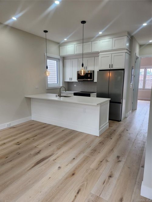 2r-14 Hausman St, New York, NY, 11222 | Card Image