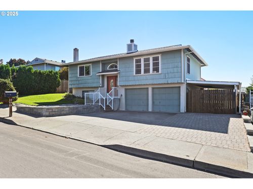 679 Brentwood Dr E, The Dalles, OR, 97058-9709 | Card Image