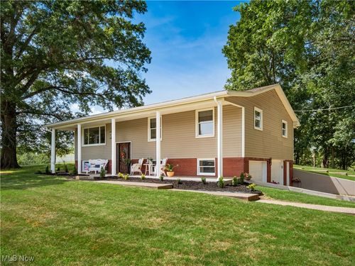 5585 Helen Dr, Zanesville, OH, 43701-7858 | Card Image