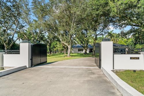 6541 Melaleuca Rd, Southwest Ranches, FL, 33330-3830 | Card Image