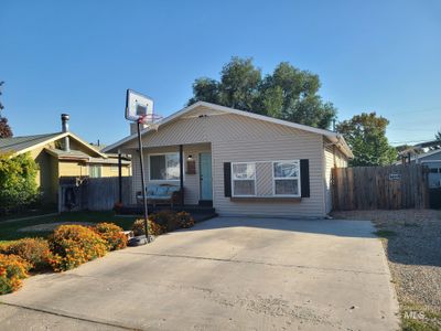 219 Elmore Ave, House other with 3 bedrooms, 2 bathrooms and null parking in Nampa ID | Image 2