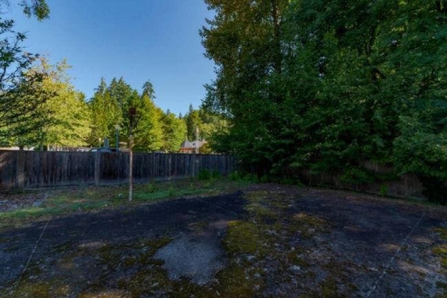 4418 Cove Cliff Road, House other with 3 bedrooms, 1 bathrooms and 2 parking in North Vancouver BC | Image 10
