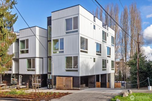 3112 Queen Anne Ave N, Seattle, WA, 98109-1672 | Card Image