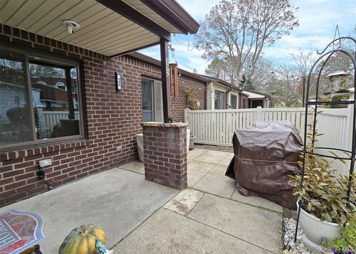 392 Clubhouse Ct, Coram, NY, 11727-4208 | Card Image