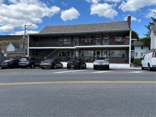 435 W Main St, Pen Argyl, PA, 18072-1956 | Card Image
