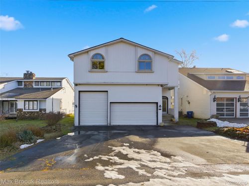 3717 Lake Front St, Waterford, MI, 48328-4333 | Card Image