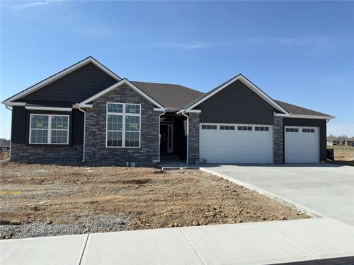 4700 Woodland Shores Dr, Saint Joseph, MO, 64505-8610 | Card Image