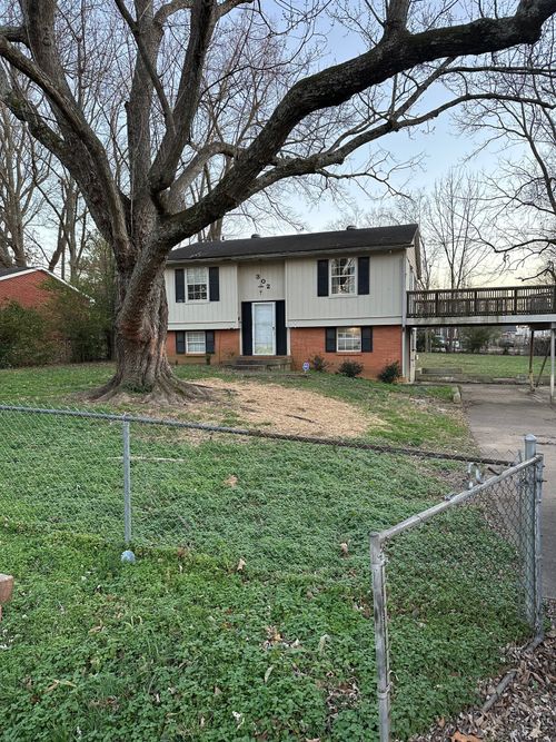 302 Plantation Dr, Clarksville, TN, 37042-6222 | Card Image