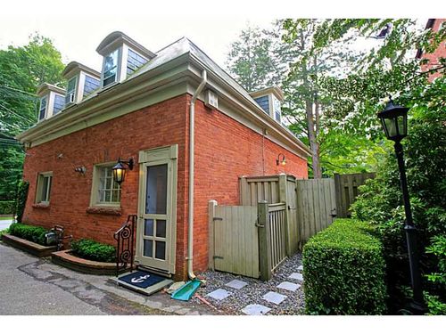 ch-434 Bellevue Ave, Newport, RI, 02840-6972 | Card Image