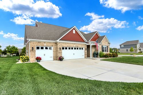 1684 Beach Dr, Greenwood, IN, 46143-5009 | Card Image