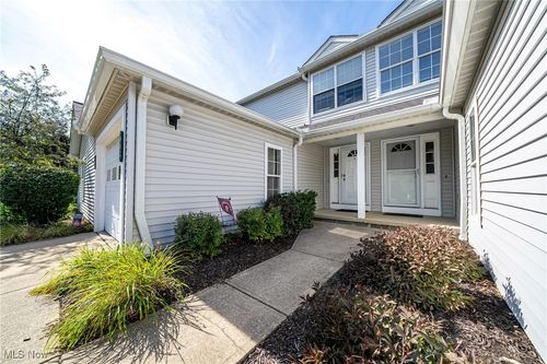882 Overlook Ridge Dr, Cleveland, OH, 44109-3791 | Card Image