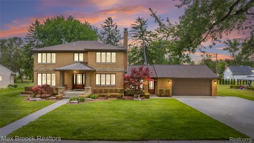 18341 Warwick St, Beverly Hills, MI, 48025-4060 | Card Image