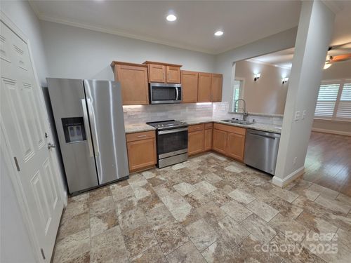 b-110 Maple Ave Nw, Concord, NC, 28027-4215 | Card Image