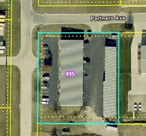415 62nd St, Marion, IA, 52302-4703 | Card Image