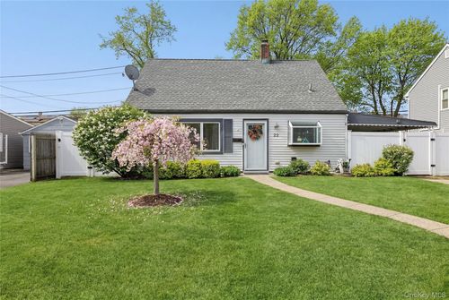 22 Shelter Ln, Levittown, NY, 11756-1209 | Card Image