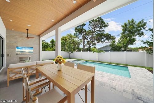 638 93rd Ave N, Naples, FL, 34108-2439 | Card Image