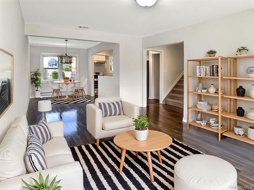 271 Lincoln Ave, Roosevelt, NY, 11575-1840 | Card Image