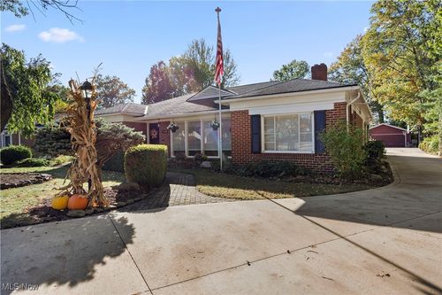 2446 Walter Rd, Westlake, OH, 44145-4325 | Card Image