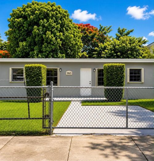 1865 Nw 50th St, Miami, FL, 33142-3719 | Card Image