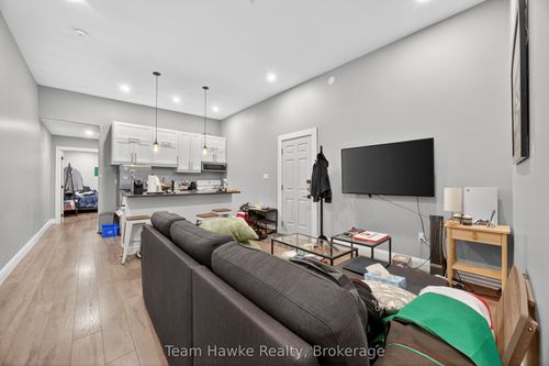253 King St, Midland, ON, L4R3M4 | Card Image