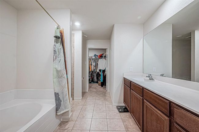 9915 Garnet Grove Dr, House other with 4 bedrooms, 2 bathrooms and 2 parking in Iowa Colony TX | Image 27