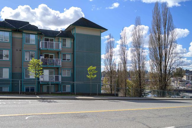312 - 33960 Old Yale Road, Condo with 2 bedrooms, 2 bathrooms and 1 parking in Abbotsford BC | Image 2