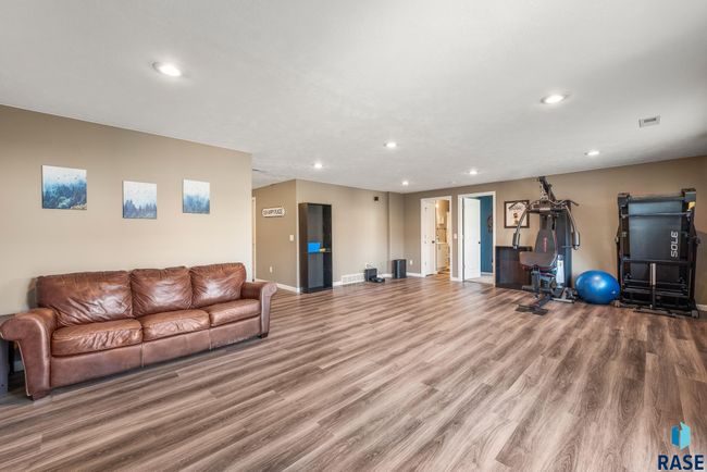 100 Oak Ave, House other with 6 bedrooms, 4 bathrooms and null parking in Crooks SD | Image 34
